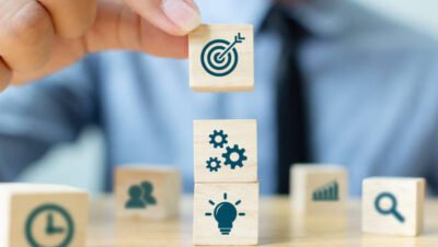 Veja como a gestão estratégica funciona em ambientes de mudança constante, mantendo foco, agilidade e tomada de decisão eficaz.